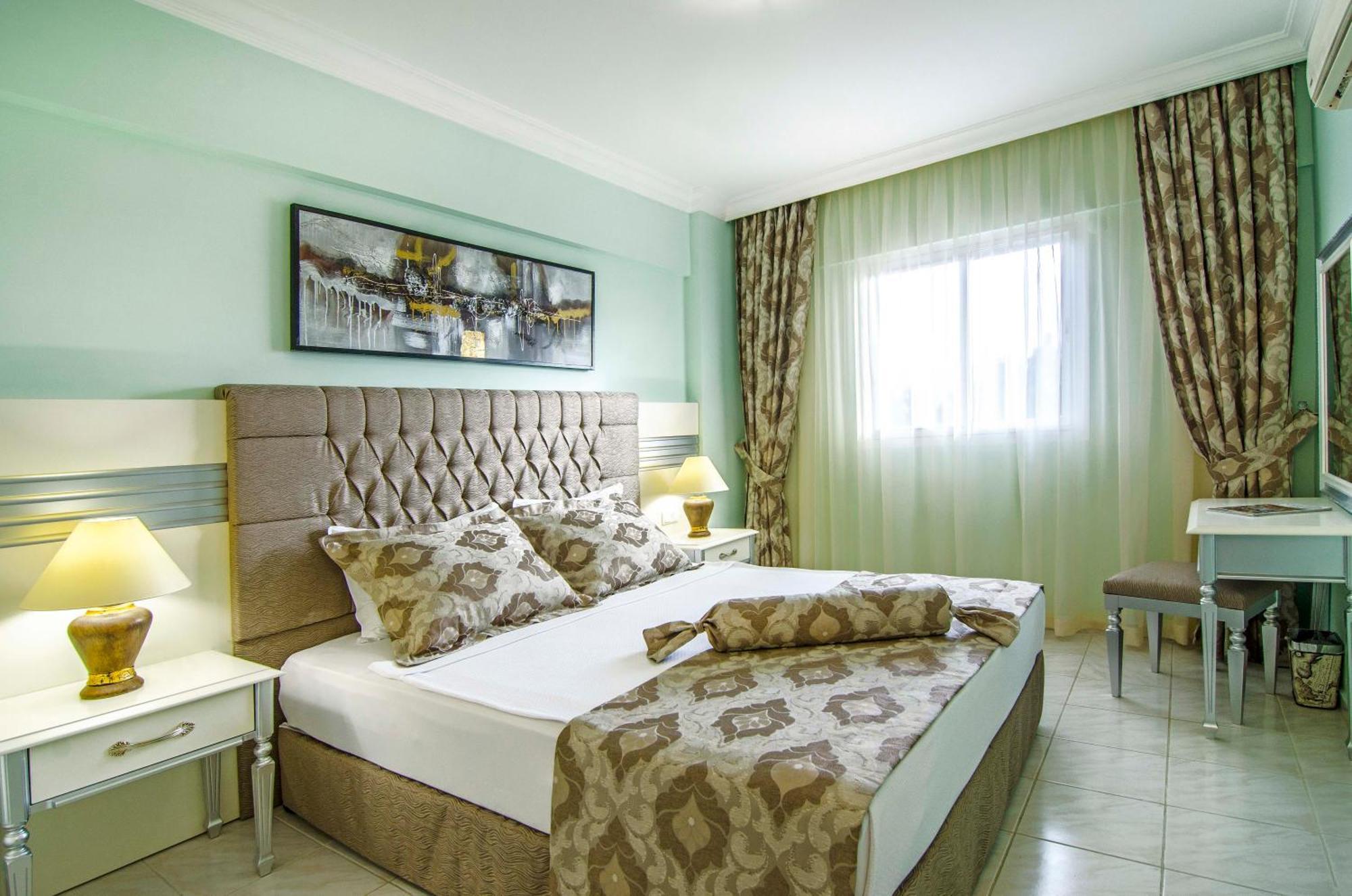 Pine Club Apart Hotel คูซาดาซี ภายนอก รูปภาพ