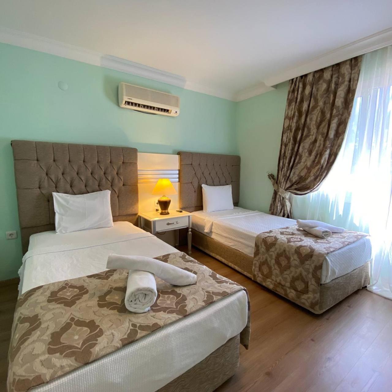 Pine Club Apart Hotel คูซาดาซี ภายนอก รูปภาพ
